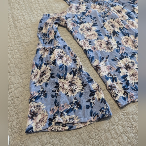 Women's open shoulder Charlotte Russe top XS - Picture 4 of 7